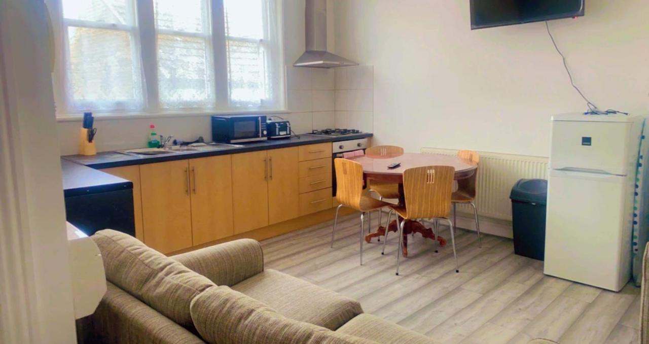 Entire Two Double Bedrooms Flat N4 Грейт-Ярмут Экстерьер фото
